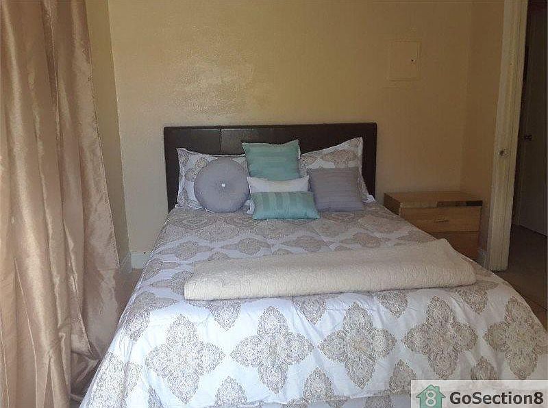2nd image of 320 NE 11th Ave APT 4