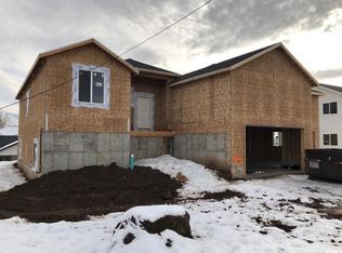 195 E Larsen Ln, HARRISVILLE, UT 84404