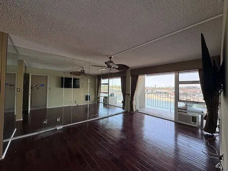 5400 The Toledo #410 — Photo 1