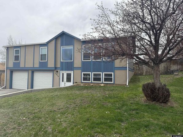 1216 Perrine St, Rawlins, WY 82301