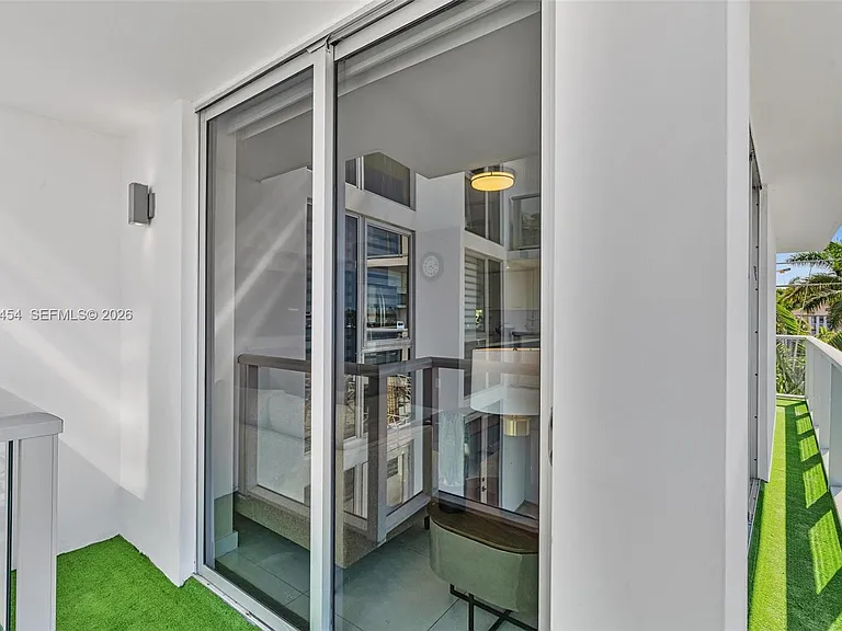 9901 E Bay Harbor Dr #403 — Photo 30