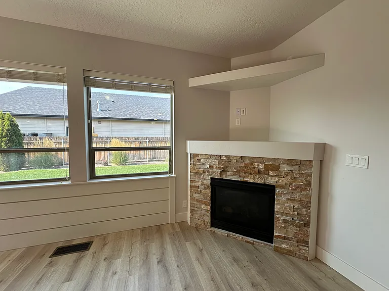 8918 W Northview St — Photo 4