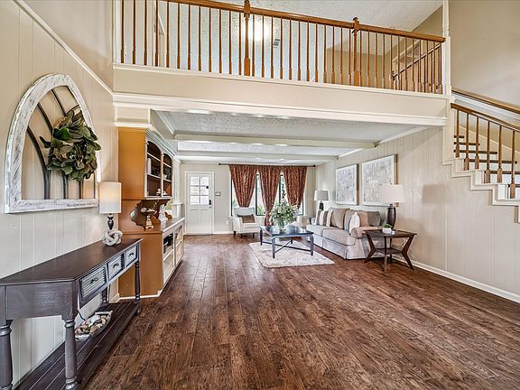 5th image of 2226 Hidden Creek Dr
