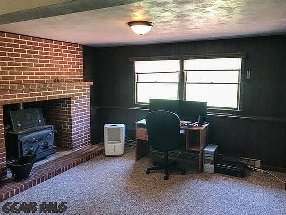 3rd image of 299 Douglas Dr