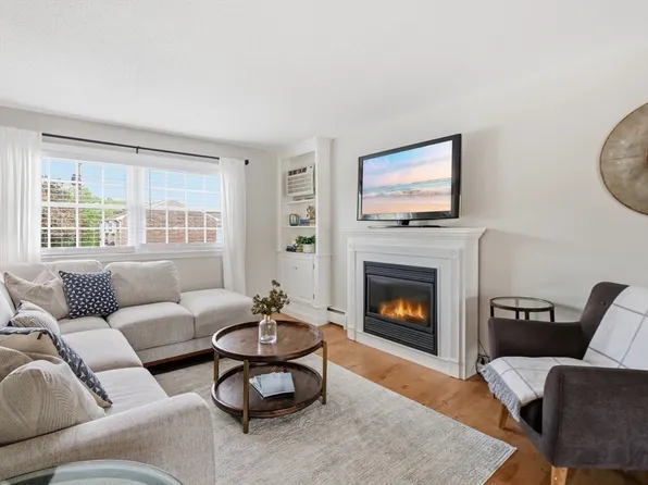 80 Washington Park Dr #7, Andover, MA 01810