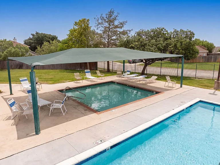 4902 Crestwood Hill Dr — Photo 48