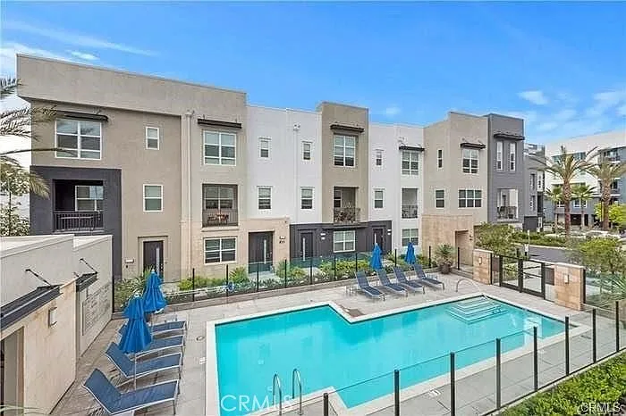 4 bed, 3.5 bath, 2002 sqft, $5,000 — Photo 4