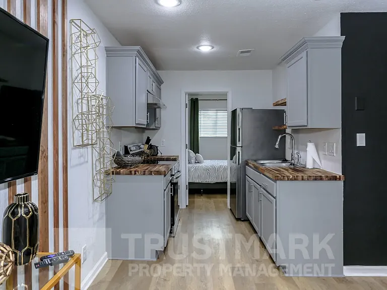 614 Adams Ave #4 — Photo 5