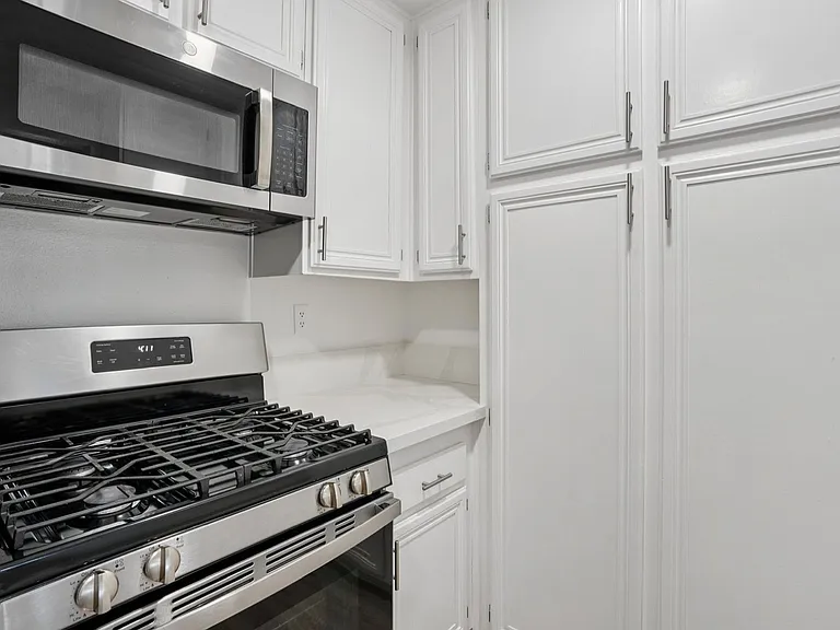 315 Virgil — Photo 34