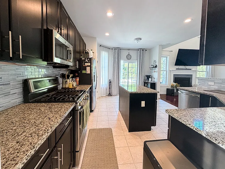 49 McCormick Ave S — Photo 11
