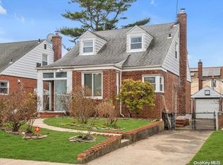 67-24 183rd St, Flushing, NY 11365