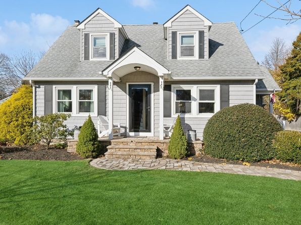 790 Peconic Bay Boulevard, Jamesport, NY 11947