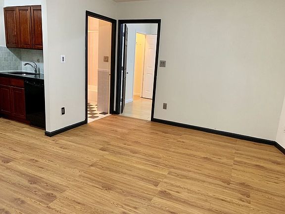 5th image of 2716 12th St #5C