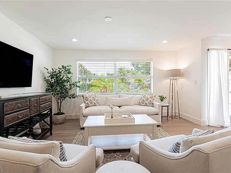 1530 Mandarin Rd — Photo 4