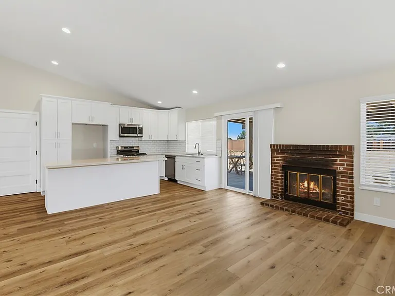 11471 Hollyvale Ave — Photo 6