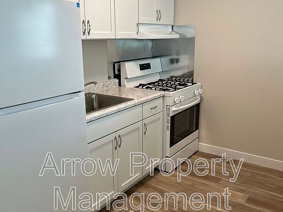 3rd image of 2119 Arbor St APT 203