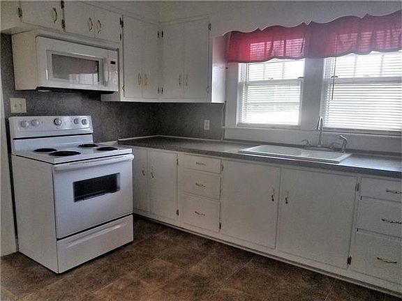 3rd image of 3062 Catawba St