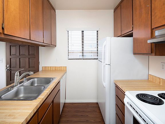 3rd image of 2009-2015 Thomas Ave #3