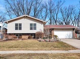 512 Valley View Dr, Downers Grove, IL 60516