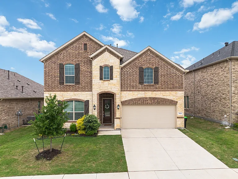 1724 Eworth Dr — Photo 2