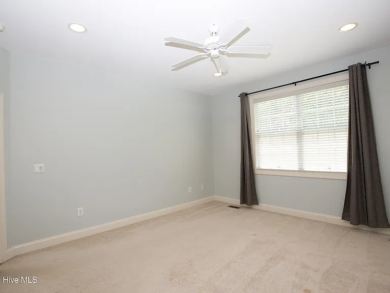 34 Princess Gate Dr — Photo 31