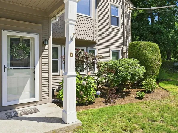 38 Stone Trl #B, North Providence, RI 02904