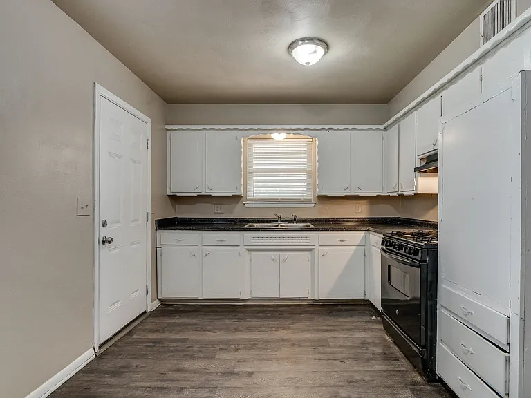 3005 SW 52nd Pl — Photo 11