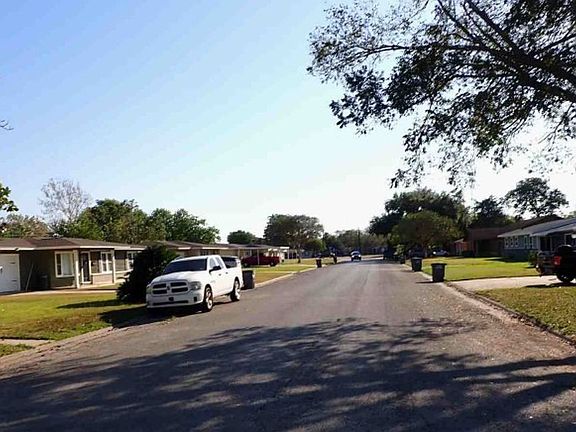 Exterior Neighborhood (street photo)