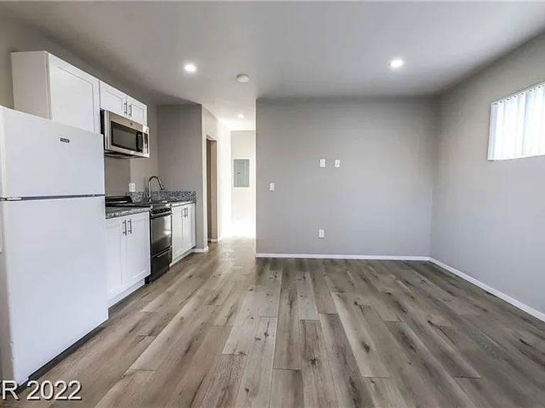 2201 Fairfield Ave — Photo 3