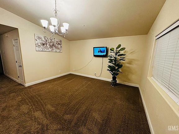 3rd image of 21114 Universal St