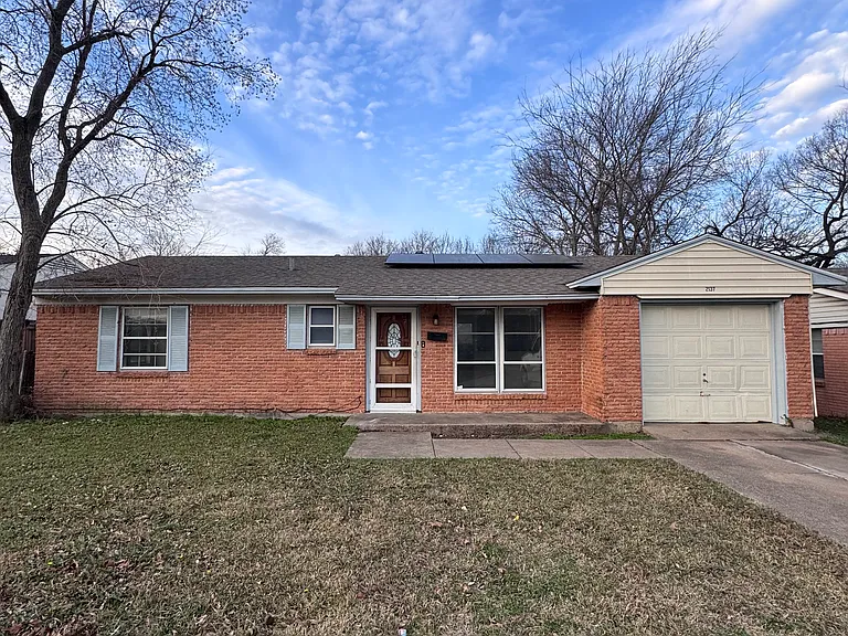 2137 Diane Dr — Photo 1