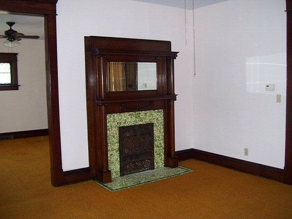4th image of 422 N Market St