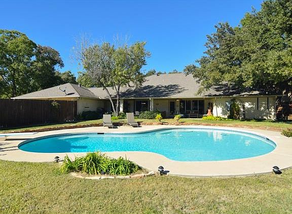 3rd image of 2428 Heather Hill Ln