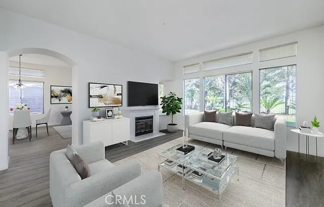 3 bed, 2.5 bath, 2476 sqft, $5,250 — Photo 2