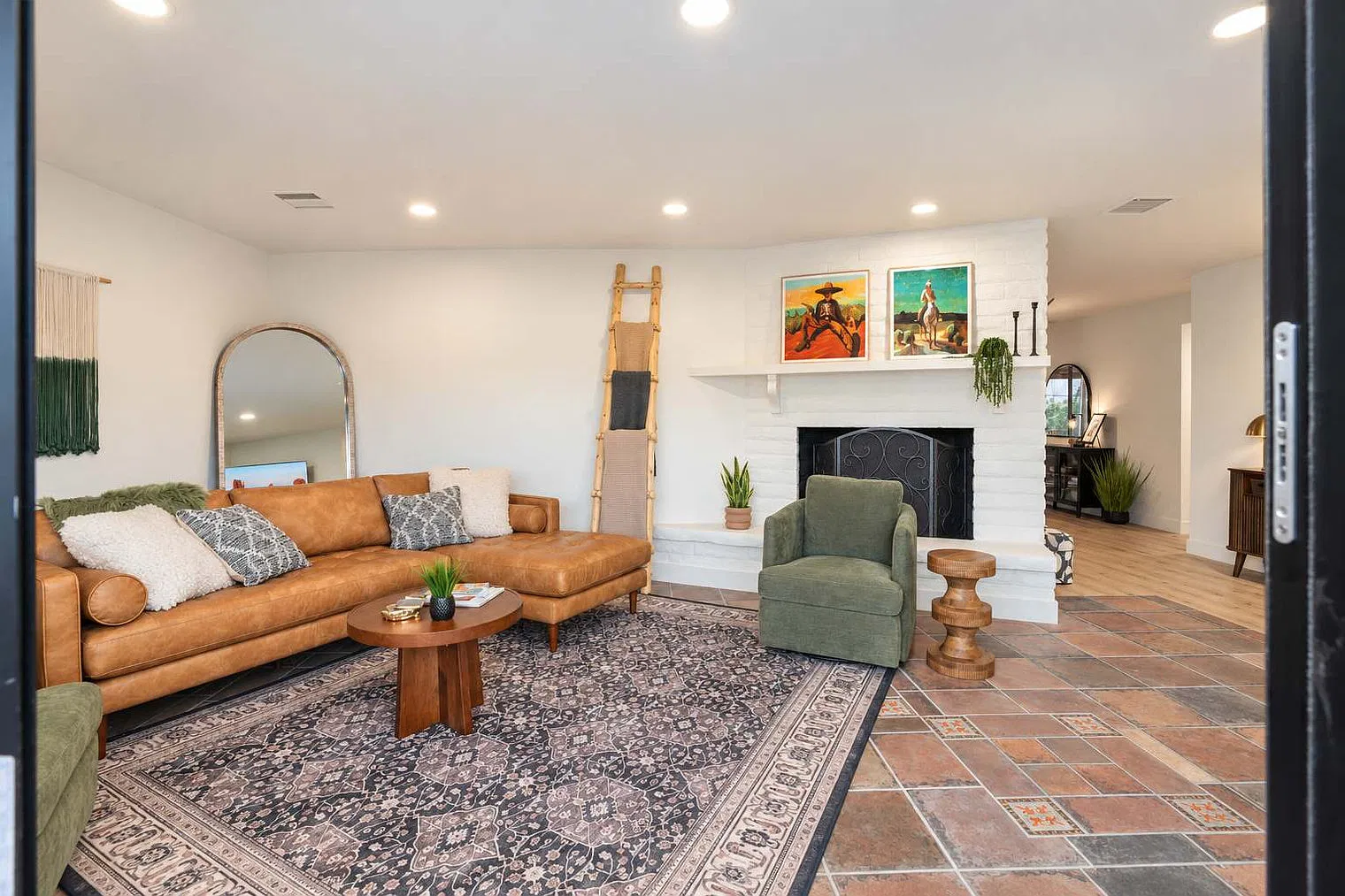 3 bed, 2.0 bath, 1399 sqft, $8,232 — Photo 1
