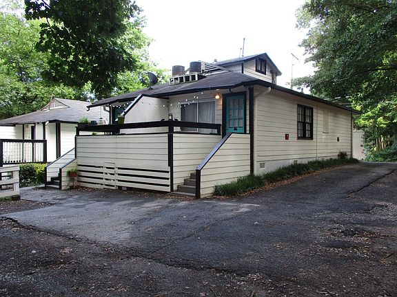 Duplex at 791B Forrest Street showing patio