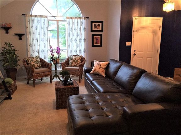 4th image of 398 Rosewood Dr