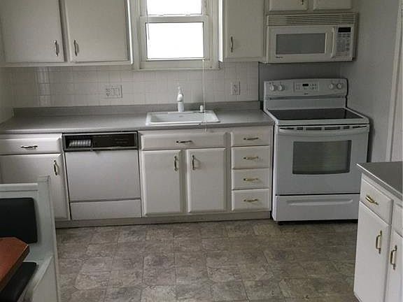 3rd image of 7011 Velma Ave