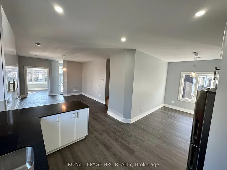 58 Griffith St #UPPER — Photo 6