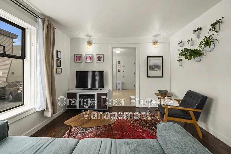 2 bed, 1.0 bath, 750 sqft, $3,500 — Photo 3