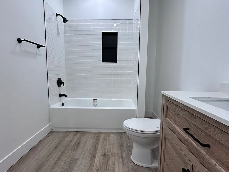 1231 Merchant St #2 — Photo 6