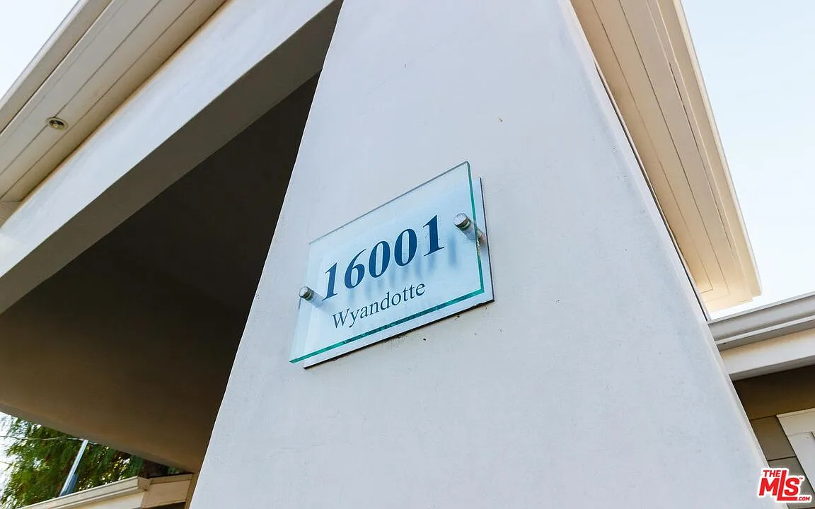 3 bed, 2.0 bath, 1200 sqft, $4,495 — Photo 4