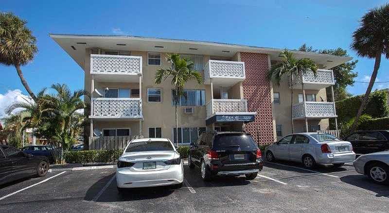 1st image of 3220 Bayview Dr #3B