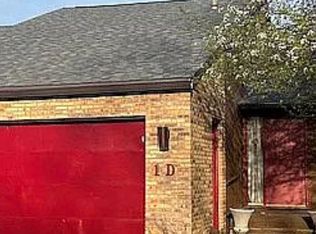 1 Lyndhurst Village Ct, Savoy, IL 61874