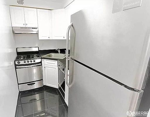 2nd image of 45 W 76th St APT 2B