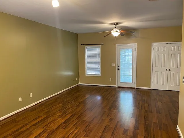 2 bed, 2.5 bath, 1312 sqft, $1,350 — Photo 4