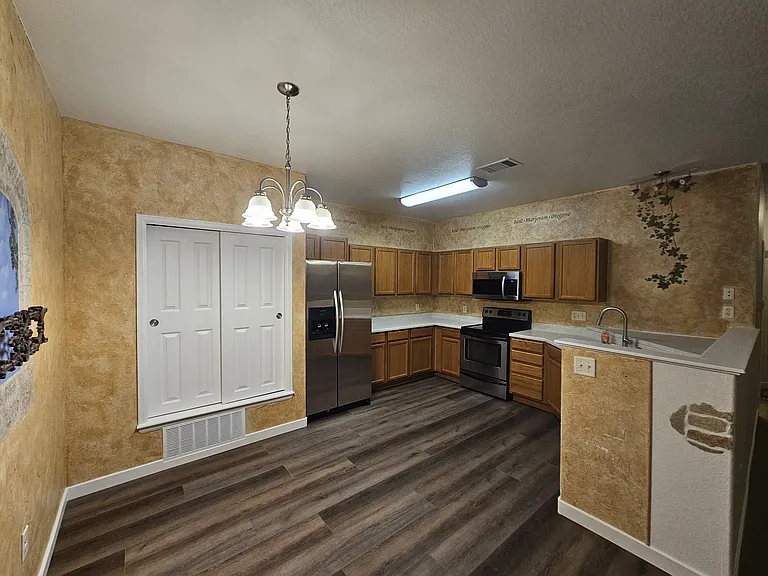 3282 E 103rd Dr — Photo 3
