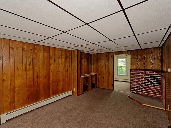 4th image of 42 Willow Ave