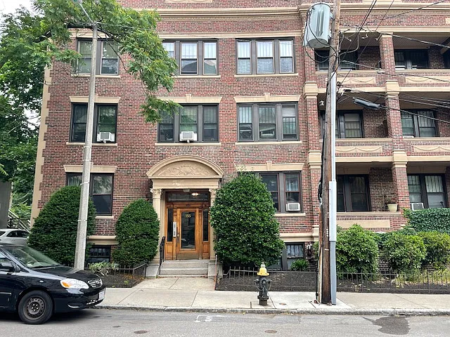 155 Strathmore Rd #3 — Photo 1