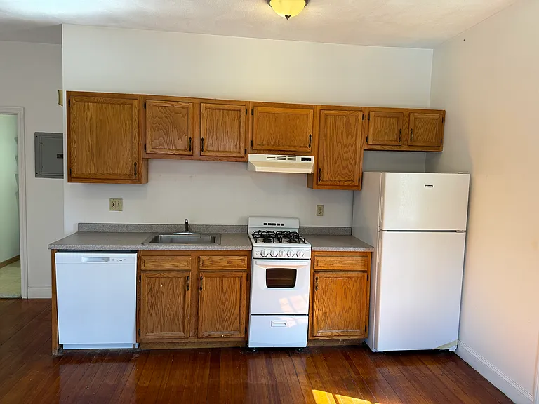 163 Strathmore Rd #3 — Photo 7